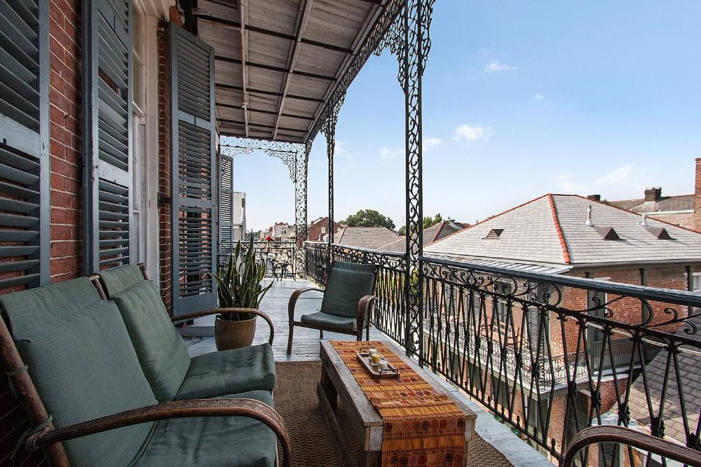 Studio with Balcony interior